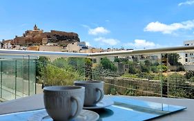 Al-Andalus, Chic Central Rooms